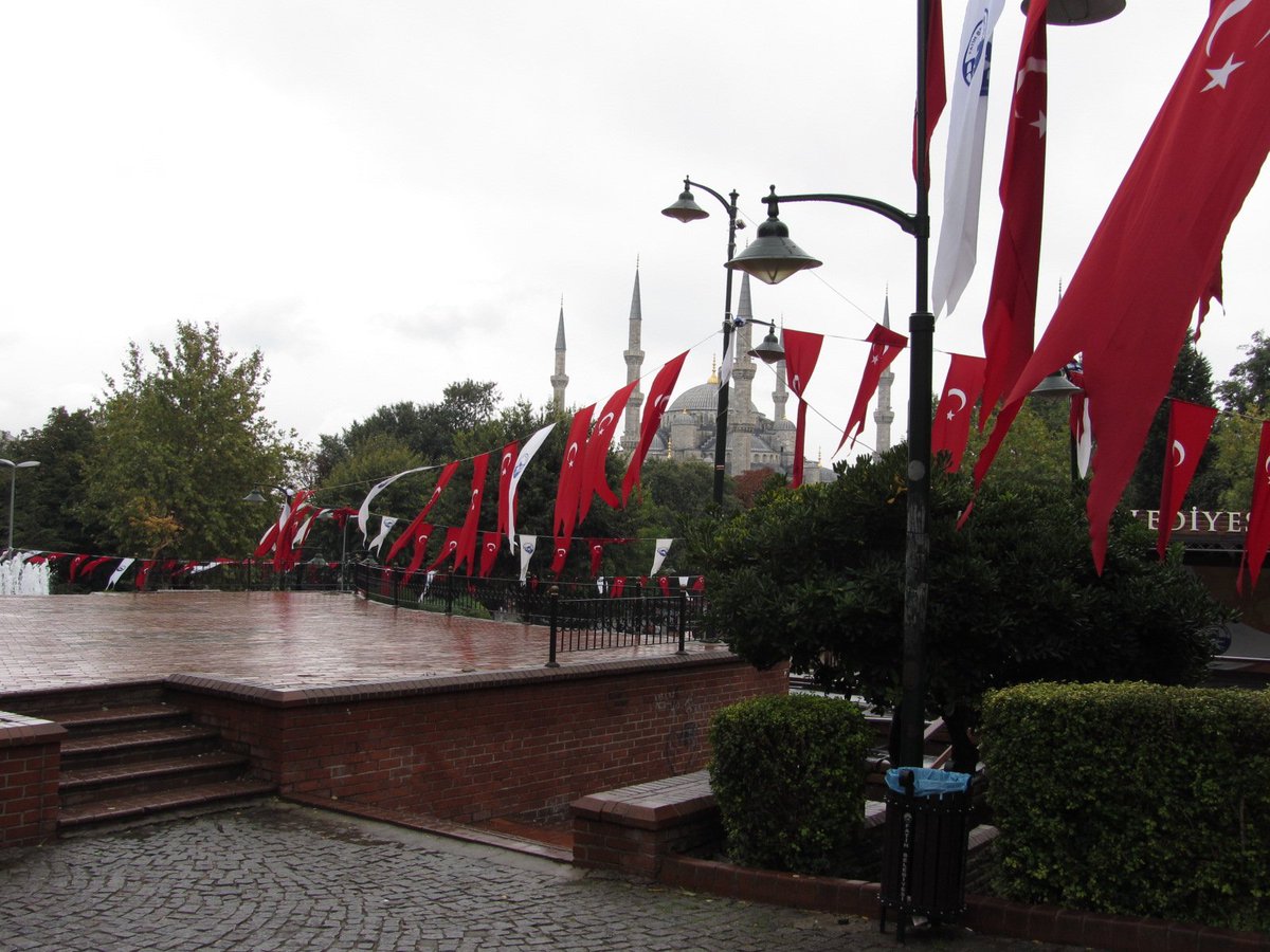 stvtaylor's tweet image. Türkiye için dua edin. #PrayForTurkey Let our hearts break with those who grieve tonight.