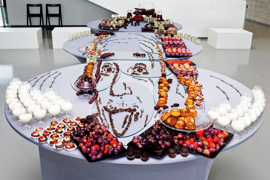 Emilija Vinzanovaite &amp; Jolita Vaitkute create portraits that can only be seen from an angle. tlnt.at/29lmmq9