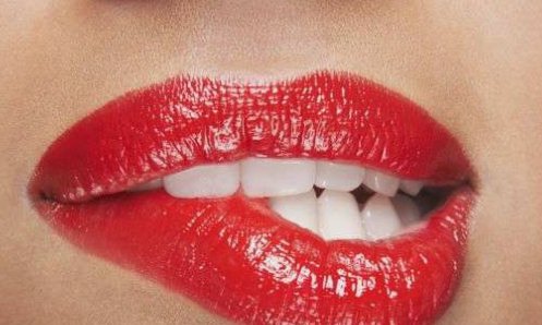 matis_ES's tweet photo. Ahora que llega el🌞🌊.. Descubre que tono de 💄te sentará mejor con este test-> https://t.co/COvl2wOVS3 vía: @EllaHoy https://t.co/bxCe2yYKSr