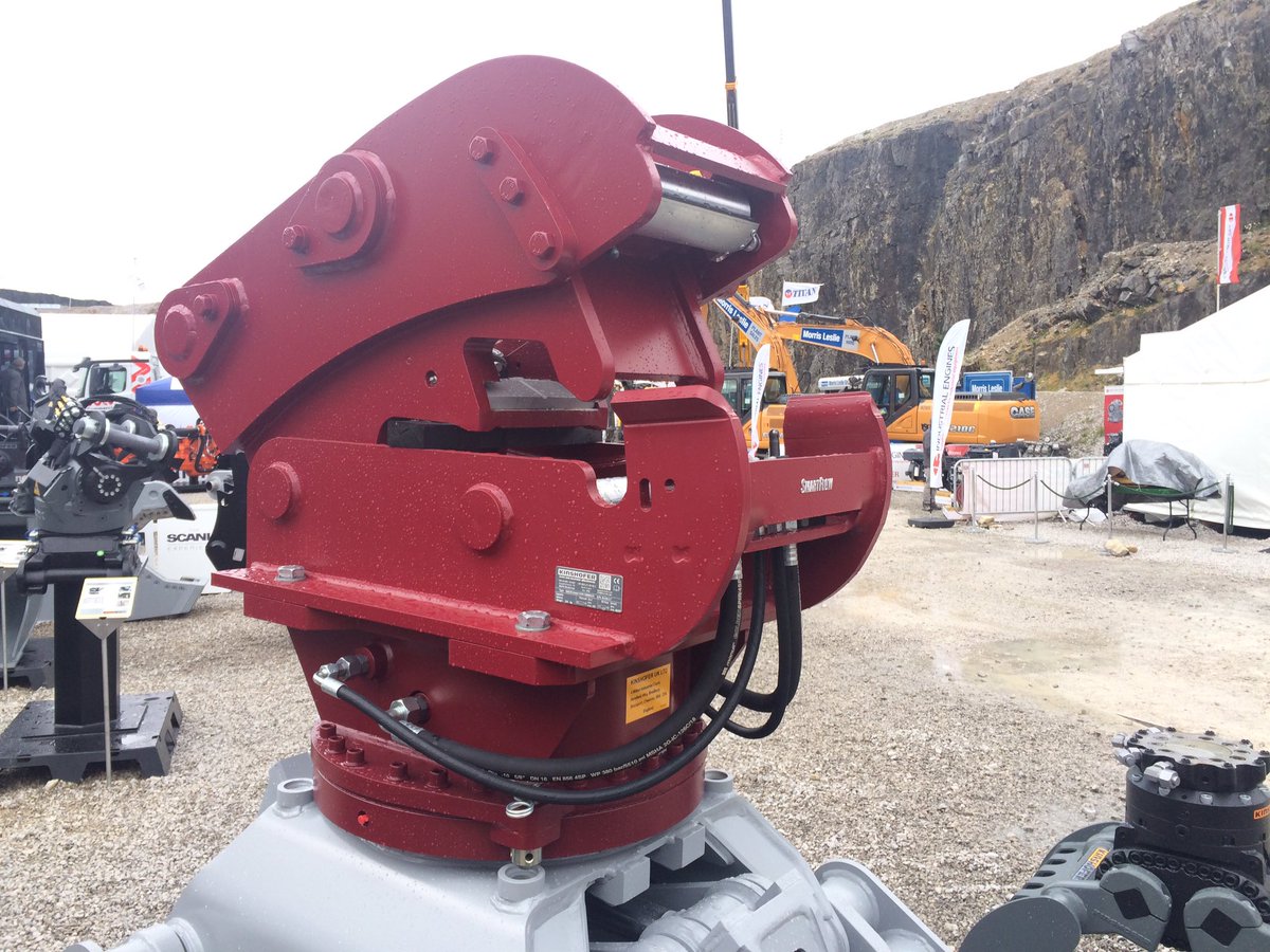 YarwoodsLtd's tweet photo. New @KinshoferGmbH Quick Coupler with built-in hydraulic 'SmartFlow' connectors... on pins. Launched @hillheadshow . https://t.co/kX1EZDDh5U