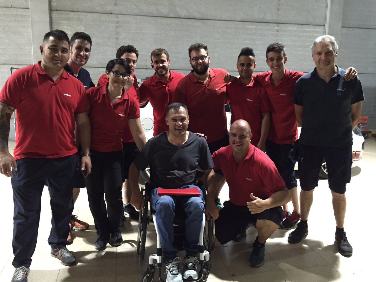 albertllovera's tweet photo. Hay equipos siempre dispuestos ayudar. Gracias @MRW_clientes Sabadell. Grandes!! Buen trabajo en equipo👍👌 https://t.co/LehD8rrV8T
