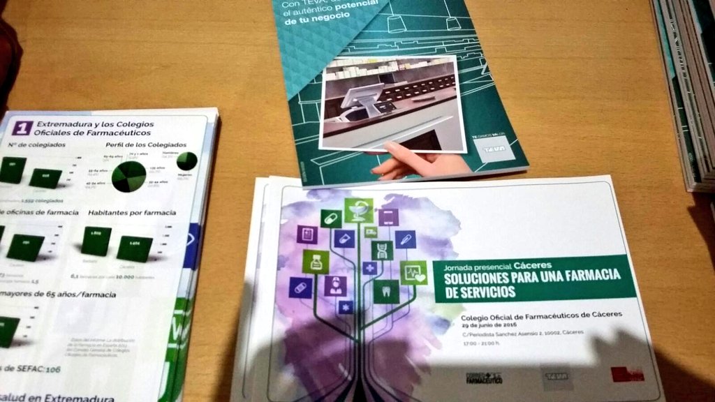 Farma_SERVICIOS's tweet photo. Hoy estamos en el COF de Cáceres hablando de #OFServicios @Teva_es y @CFarmaceutico #OnTour 😉 https://t.co/8FPgAfv6wG