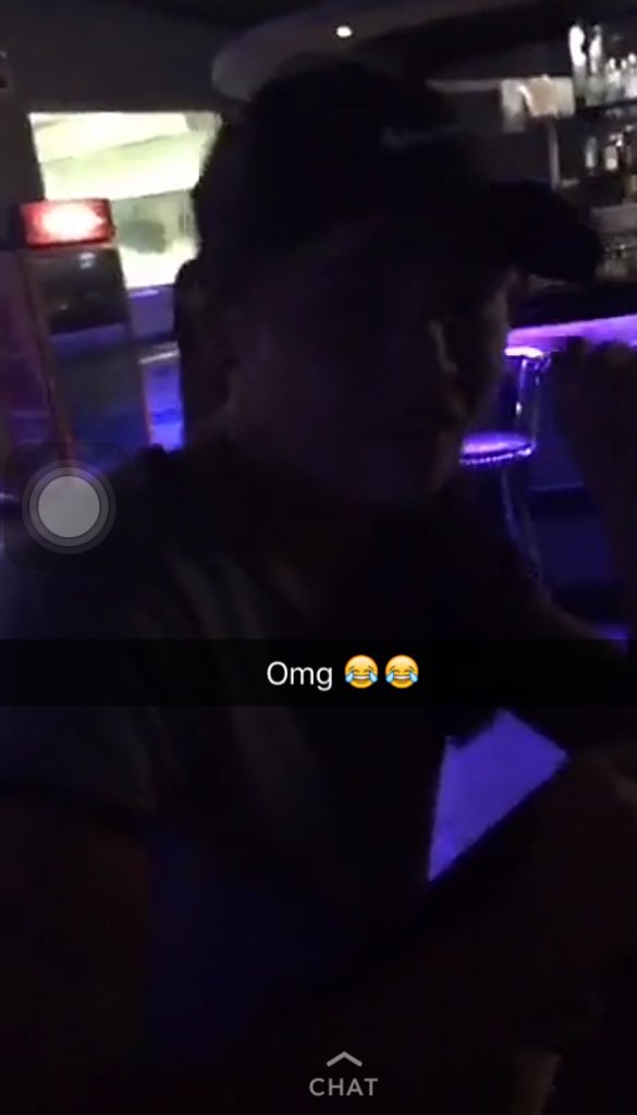 iamjirahllaneta's tweet photo. Sinetch itey ate gerl na sumasayaw sa snaps mong parang ewan @QueeeeeeeenC #Hulinghuli 😬 https://t.co/Wn55JQ4rQp