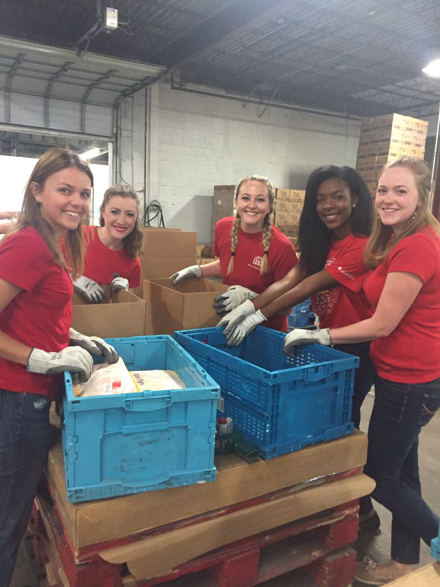 Great morning volunteering with the D418 interns. #TGTInterns2016 @I_Tob26 <a href="/HopkinsLauren3/">Lauren Hopkins</a> @AshleyM4Target