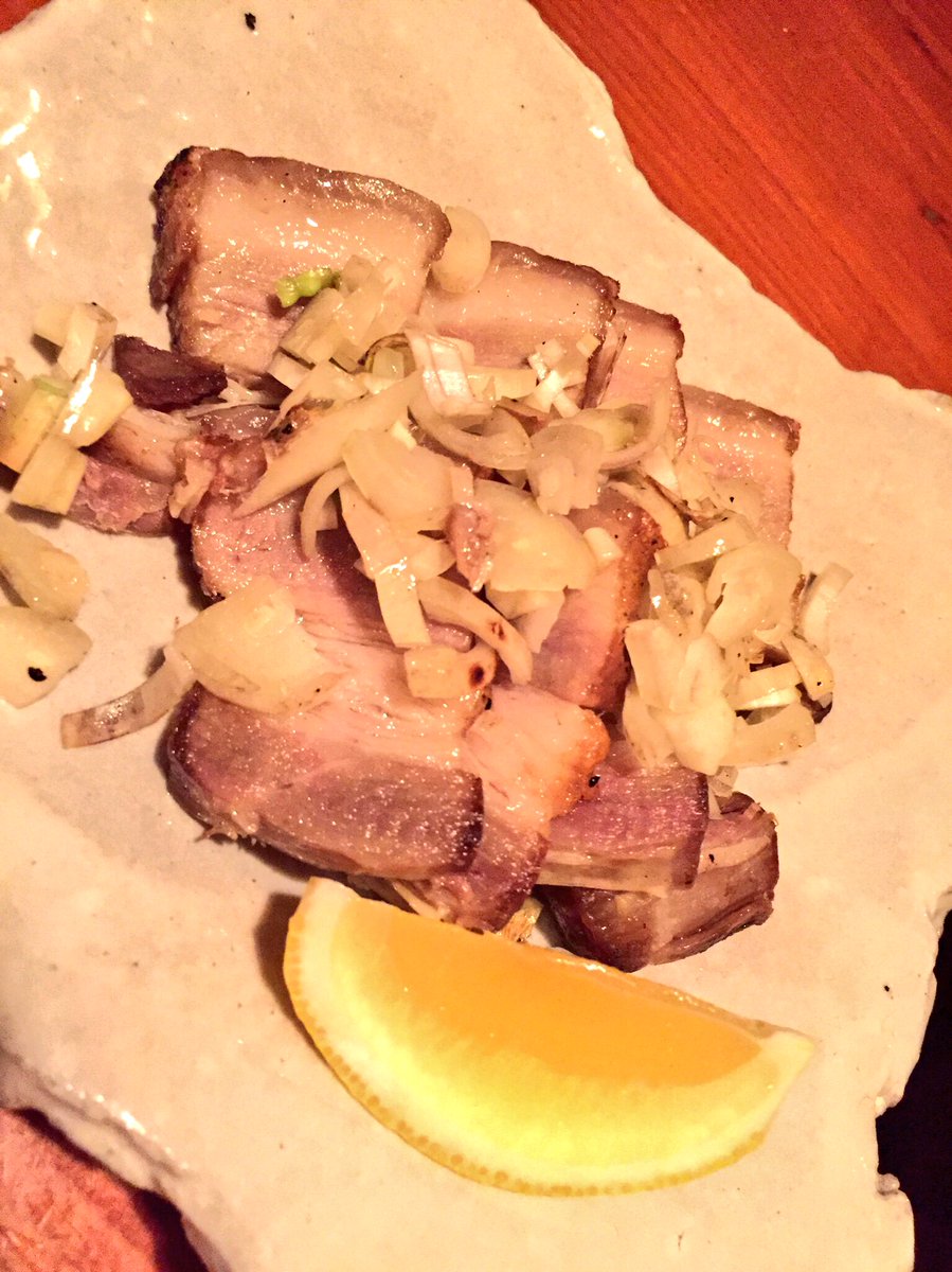 まいったねぇ 今日の夕ご飯はうるま市にある榮沖縄料理店で沖縄料理 スーチカー 豚三枚肉の塩漬け の炙り焼きに海ぶどう 地物野菜の炒め物 ミーバイ ハタ の泡盛蒸し どれも素材の味は濃いのに味付けはとっても優しくて お箸と泡盛が止まらないっ