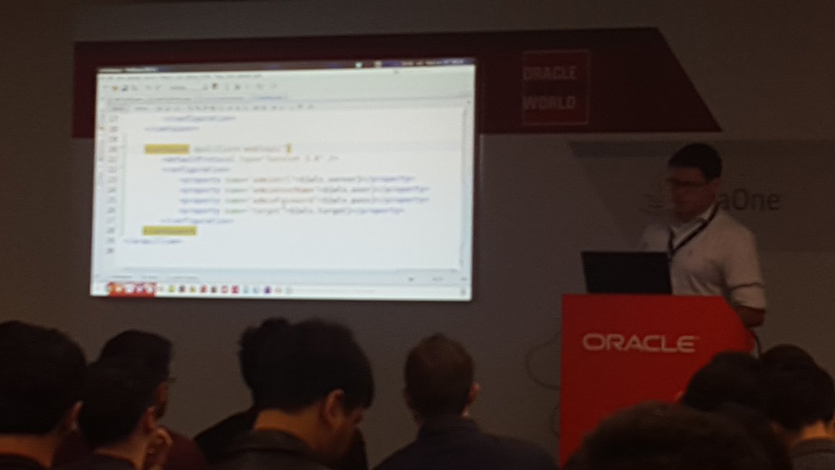 GeertjanW's tweet image. Arquillian, Docker, Cloud, Maven, with @netbeans by @brunoborges at #JavaOneBR.