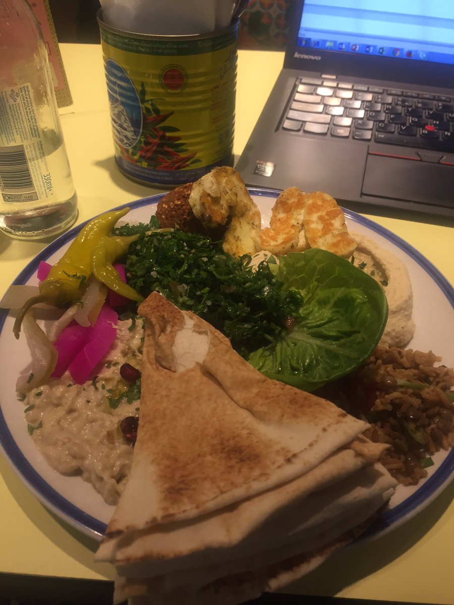 Leila_Pooh's tweet photo. back @my favorite food place @HeathrowAirport https://t.co/6Lanw0pUGk
