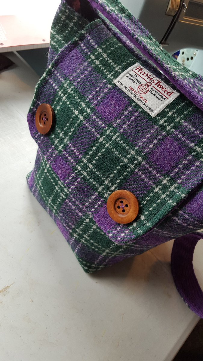 LouLouDesigns74's tweet photo. Game set and match! Would you look at the colours in this Tweed? #harristweed #handmade #isleofskye  #Wimbledon https://t.co/ehBooGKr15