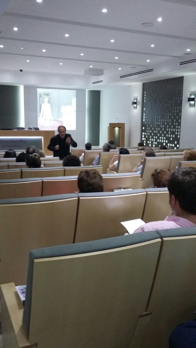 Farma_SERVICIOS's tweet photo. ¡Salgan de la zona de confort! Jordi Adell nos enseña a gestionar el cambio en el COF de Cáceres #OFServicios 💊 https://t.co/1DcHFExBth