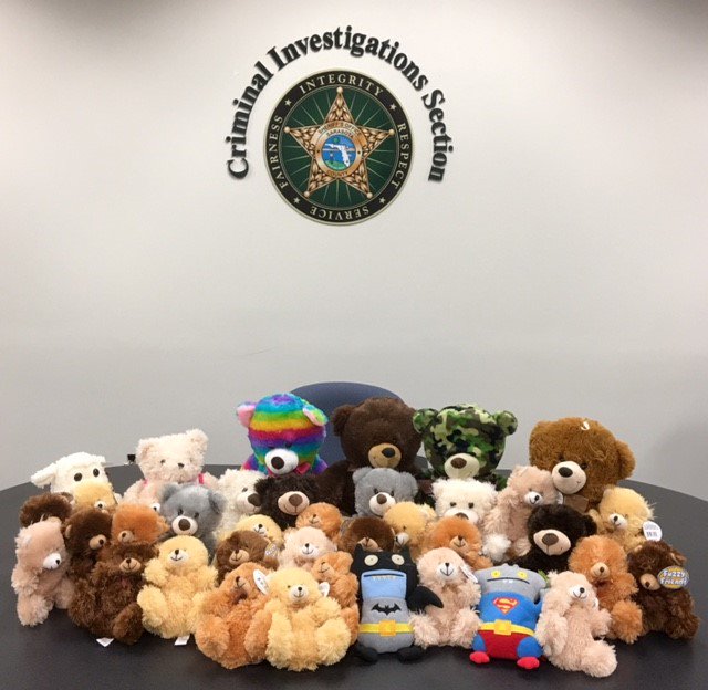 SarasotaSheriff's tweet photo. THX Florida Community Bank for 36 teddy bears! These animals will be given to children in distress #SCSOService https://t.co/1A11LwS8um