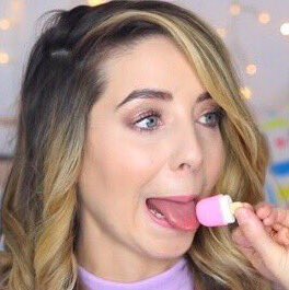 DaddySugg's tweet image. Not weird at all 🤔