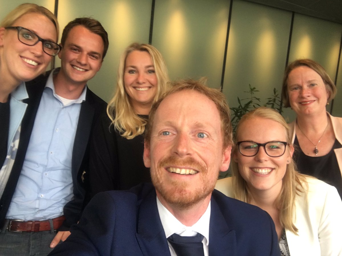 DoeDurf's tweet photo. Dank @MelanieSvH voor uw gastvrijheid en plezierige gesprek met de winnaars van @DoeDurf https://t.co/ss3myWKXCI
