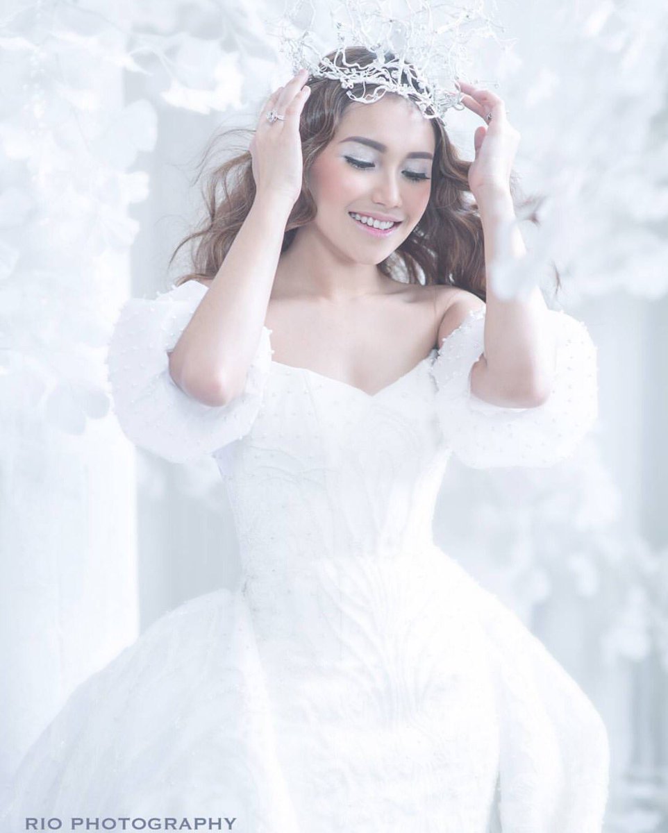 aytinglicious's tweet photo. @aytingnew92 gorgeous and stunning as always 🙏🏻😇💛 #aytinglicious #aytingphotoshoot https://t.co/OGels9TsxZ