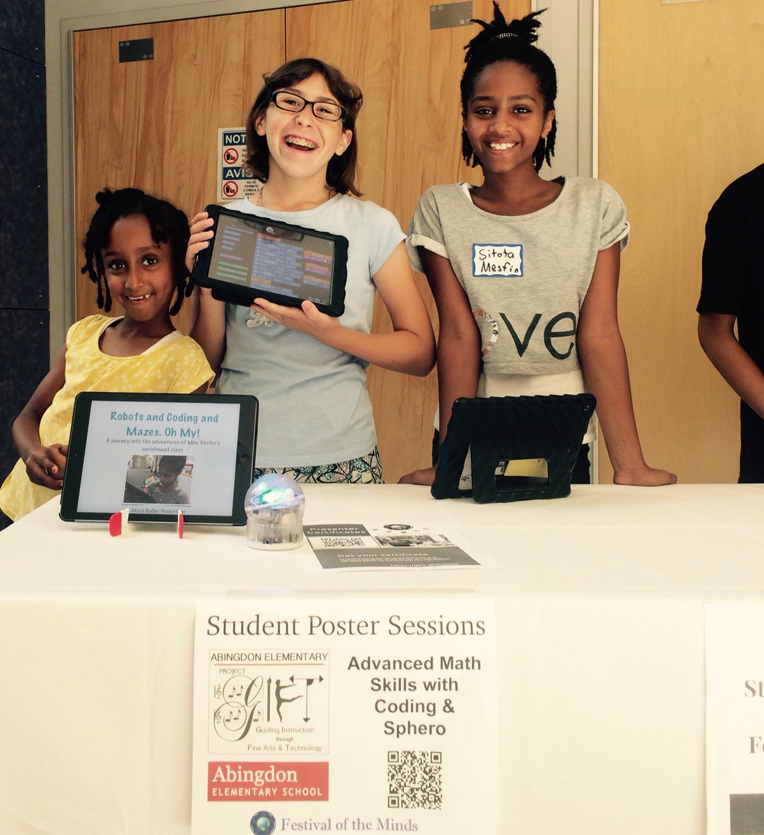 Innovate_K12's tweet photo. So proud of these @AbingdonGIFT Ss. Presenting at #APSFoM #studentcentric https://t.co/DCcl40ZfHV