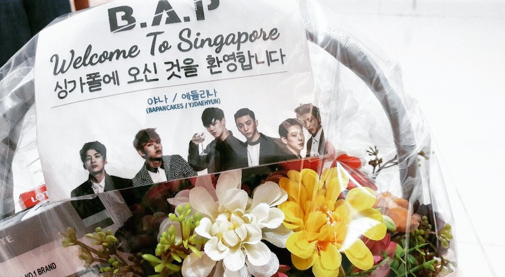 BAPancakes's tweet photo. We hope you enjoyed the Flower Support by us. 
Thank you for the amazing concert 💞@BAP_Daehyun #LOESG2016 https://t.co/GsFbu8xZIi