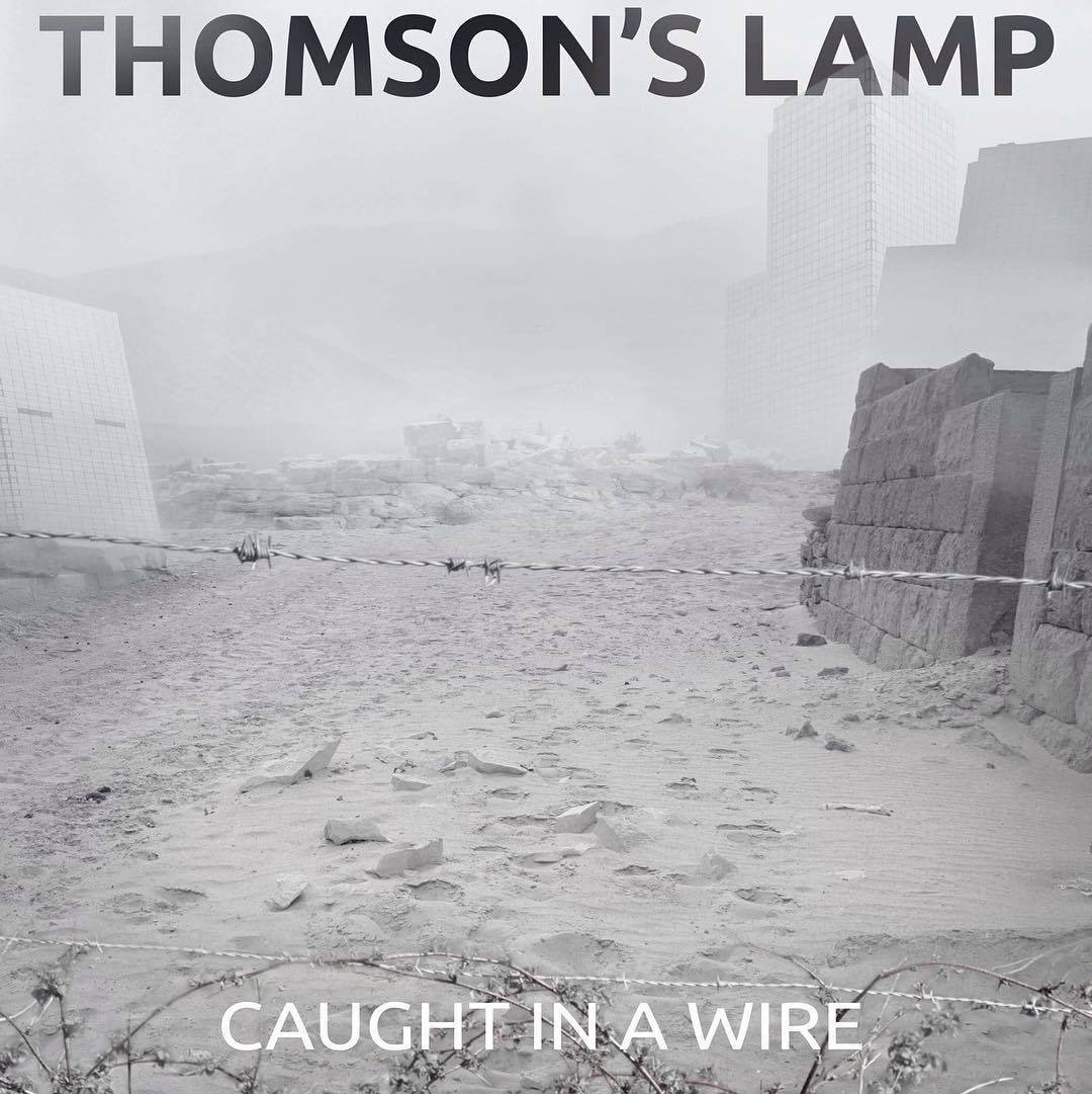 Vandaag is het precies een jaar geleden dat we onze eerste EP uitbrachten! Nog steeds apentrots! #thomsonslamp #ep