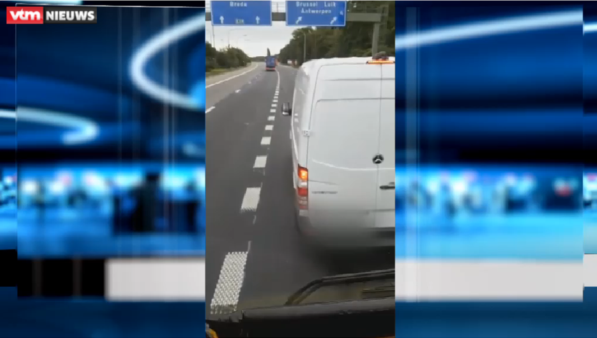 HLN_BE's tweet photo. Agressieve wegpiraat treitert vrachtwagenchaffeur https://t.co/qAKUl1QeMn #hln https://t.co/DBZY6td503