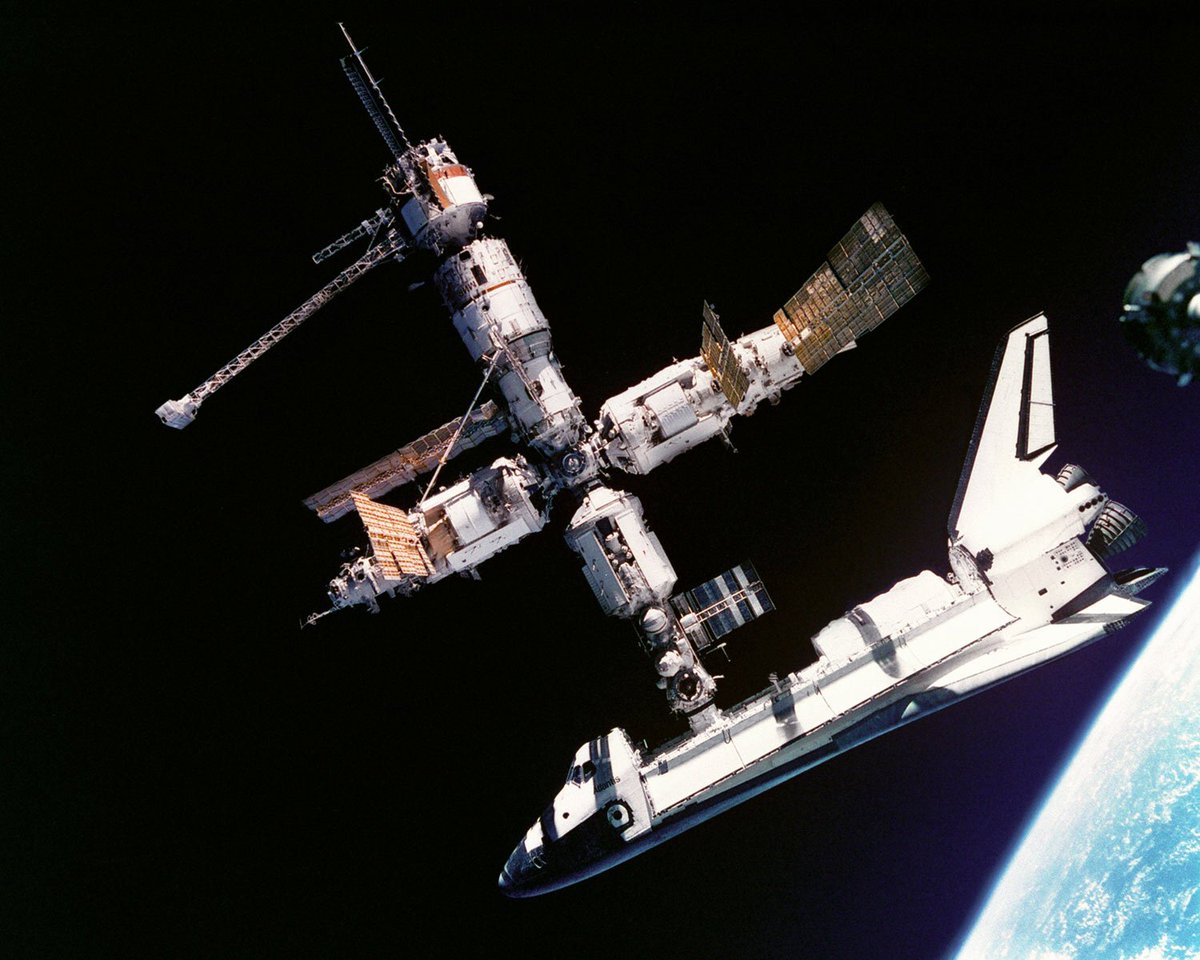 EvanKirstel's tweet image. Today in 1995 – The Space Shuttle Atlantis docked with the space station Mir for first time #Space #Tech #History
