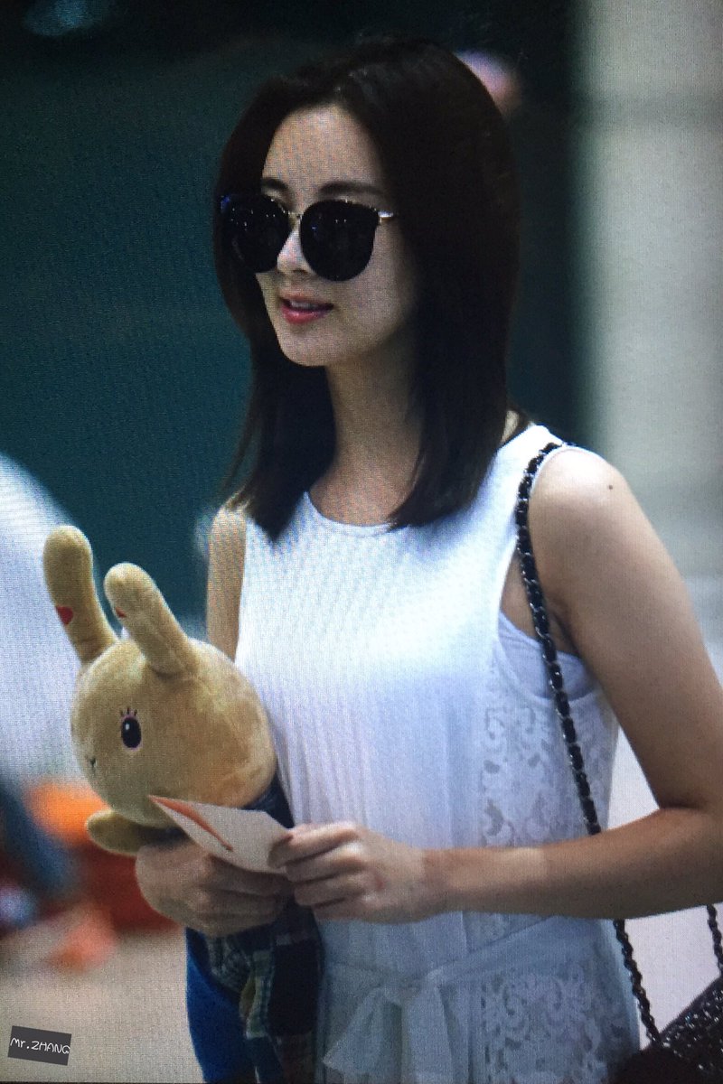 [PIC][29-06-2016]SeoHyun trở về Hàn Quốc vào tối nay CmIUdwSVAAAMrkl