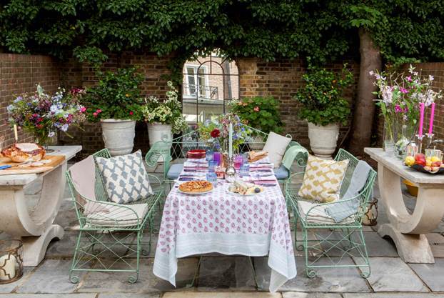 .<a href="/finnschelsea/">Finns of Chelsea</a> will have an offer on their lovely tablecloths &amp; napkins in our Pavilion at Hampton Court next week!