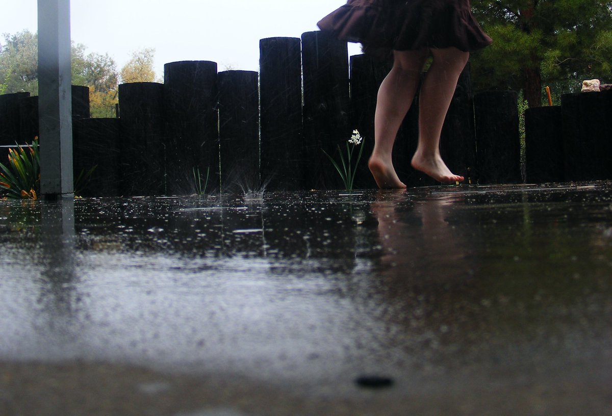 YoungDadsCo's tweet photo. #52DaysofDad Week 3: How about a boogie in the rain! https://t.co/K8hOKTMvnq   IMG:CaitlinDoe @Flickr https://t.co/5FrKICffyT