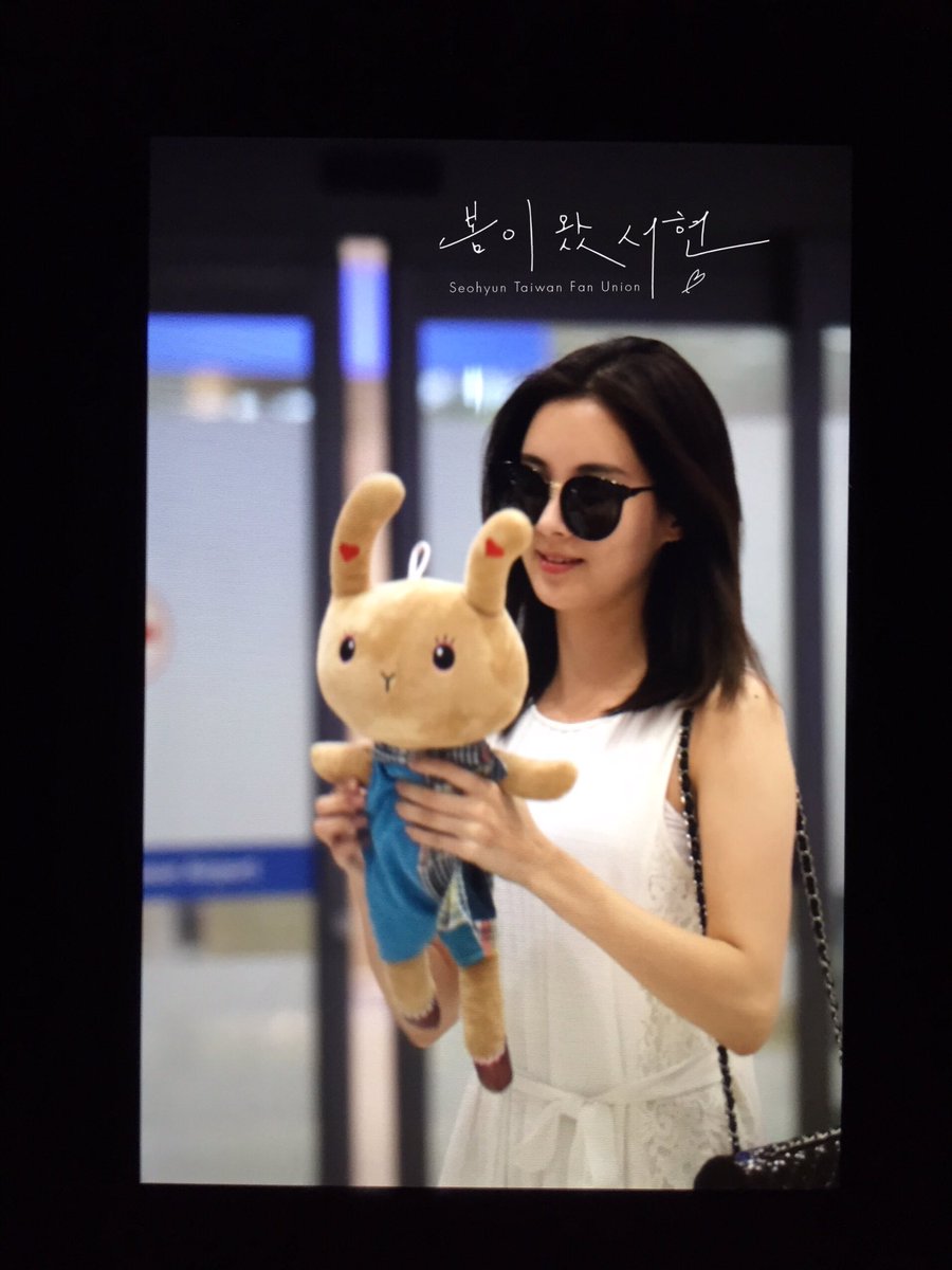 [PIC][29-06-2016]SeoHyun trở về Hàn Quốc vào tối nay CmIWsNoVAAAgrfK