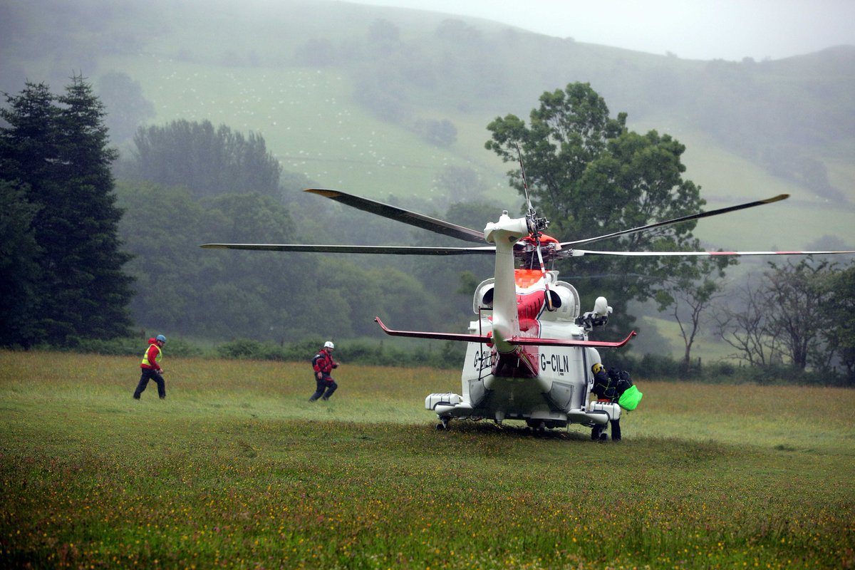 Schoolchildren found safe and well in Brecon Beacons after search and rescue operation itv.com/news/wales/sto…