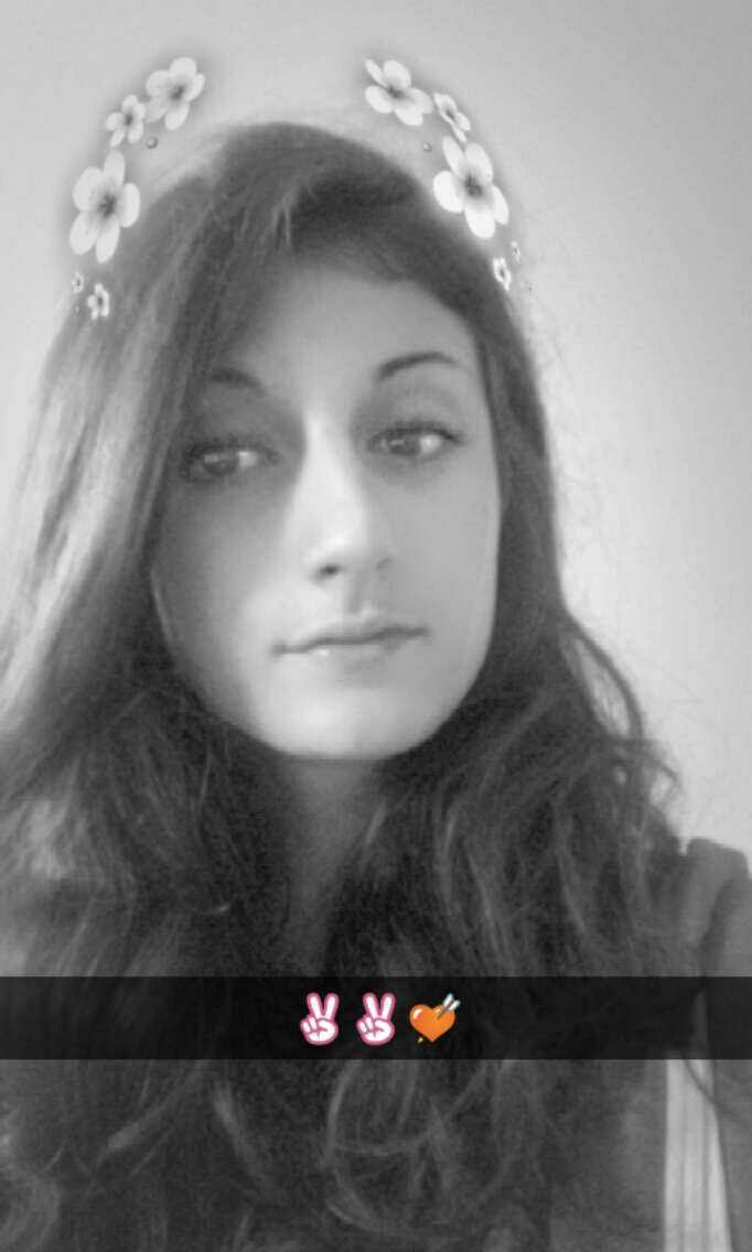 Isa4050's tweet photo. Je suis comme je suis et tu me changeras pas ce que tu peux dire sur moi je m'en fiche complètement je suis moi 💕💞 https://t.co/1s14ys7qKW