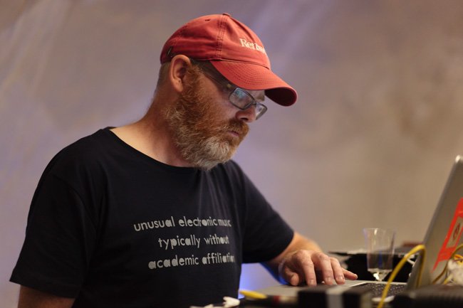 XLR8R's tweet image. Artist Tips: Mark Fell shares his thoughts on production: xlr8r.com/features/2016/…