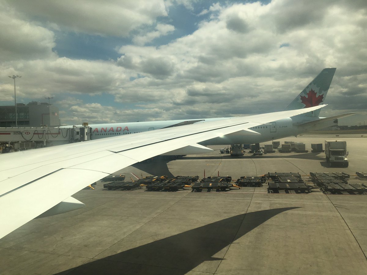 kitwanalion's tweet photo. Welcome to #Toronto #YYZ #AirCanada #AC879 https://t.co/XyQwbPhL63