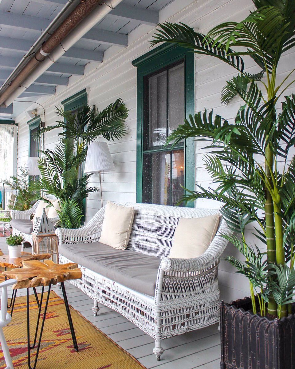 compassandtwine's tweet photo. Escape to Shelter Island: Idle afternoons on @TheChequitInn front port #CompassAndTwine #SaltStyle #Salthotels https://t.co/86yYjIVMkA