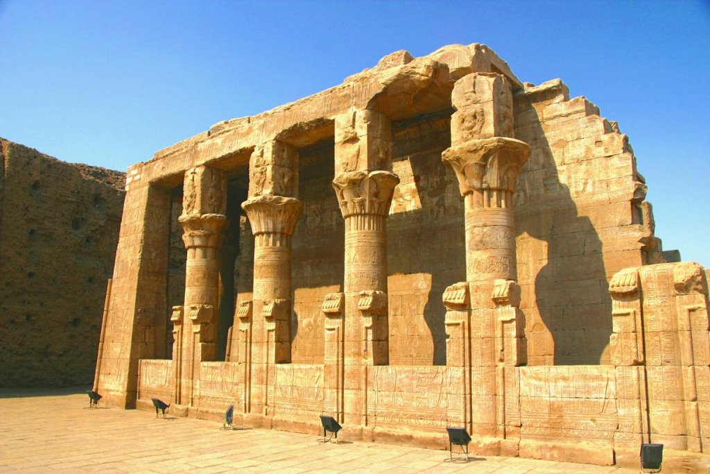 Sobre la puerta de la biblioteca de Tebas, en el Antiguo Egipto, se podÃa leer: 'Medicina para el alma'