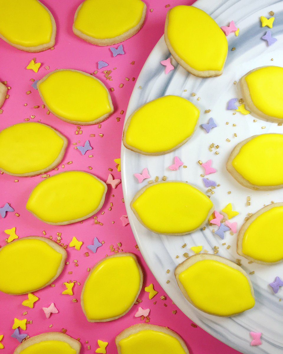 CCK3D's tweet photo. Royal icing with wine, anyone? Check out @WINC for the recipe https://t.co/qhUuWy0xHR Use wincxcck for $20 off! https://t.co/Trv6ZSVtGr