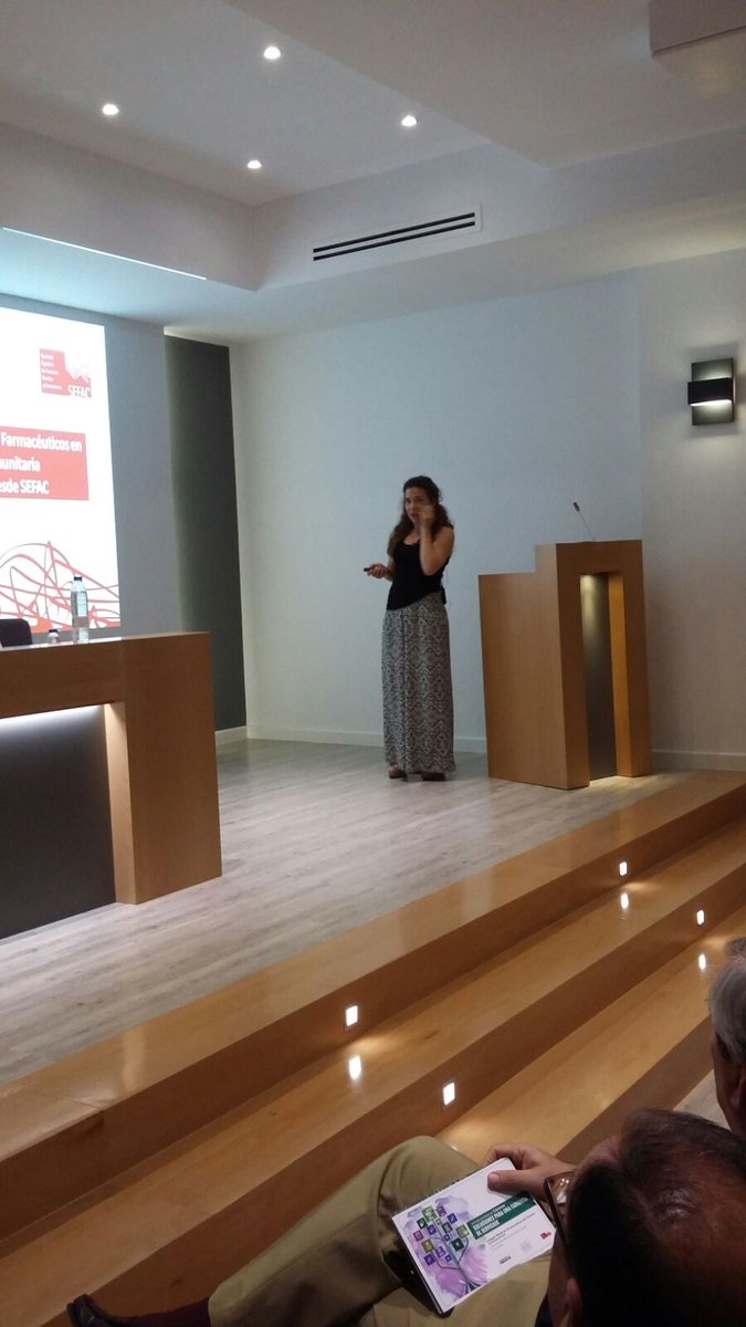 Farma_SERVICIOS's tweet photo. La formación y adaptación de la Farmacia para ofrecer servicios a debate en el COF de Cáceres #OFServicios https://t.co/F9I6y9EAT7
