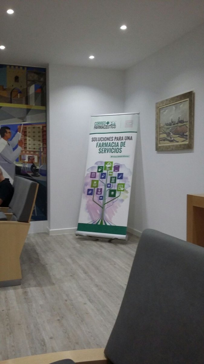 Farma_SERVICIOS's tweet photo. La formación y adaptación de la Farmacia para ofrecer servicios a debate en el COF de Cáceres #OFServicios https://t.co/F9I6y9EAT7