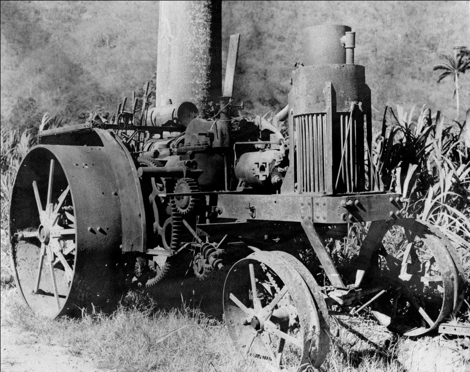 El primer tractor que llegó al país, llegó a nuestra Hacienda, para llevar la caña de azúcar al trapiche