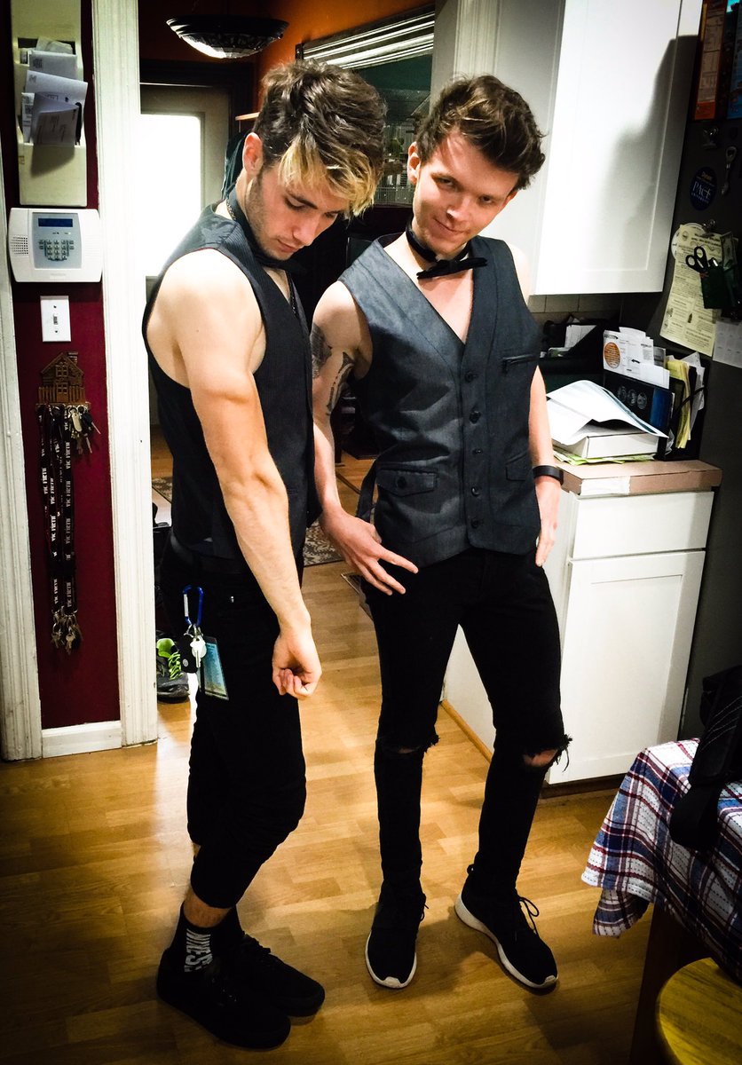 sixstoriestold's tweet photo. Shenanigans make the final show better. #Dontmissit #growildtour https://t.co/U29a6rHcaQ