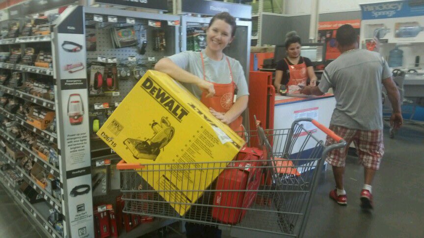 bryanAP12's tweet photo. Head cashier, Jennifer from store 2014 with an awesome recovery yesterday, recovered over $400 worth of merchandise! https://t.co/eg8SYu80tg