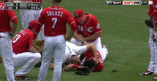 _LiveMLBScores's tweet photo. @Reds player Hamilton with a ball to the face. #CHIvCIN #MLB https://t.co/iSwQZKtiHB