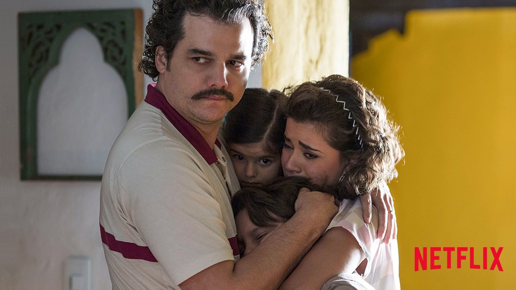 NetflixFR's tweet photo. On ne touche pas à la famille.

#Narcos saison 2, le 2 septembre sur Netflix. https://t.co/B5SxRsoFF0
