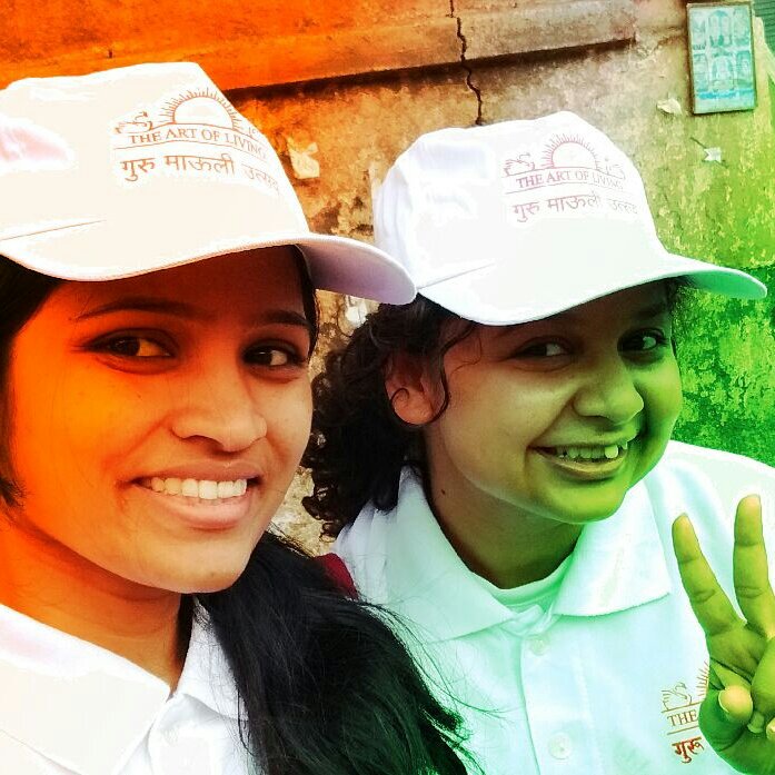 parulezz's tweet photo. #GuruMauliUtsav #CleanlinessDrive @SriSri #AolPune #santDnayeshwarPalkhi https://t.co/13THLbP7DP