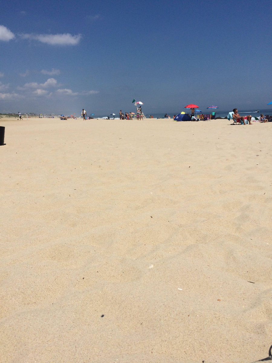 LillyLibrary822's tweet image. Need a book for the #squan beach? Stop by and take one! #manasquan #LFL