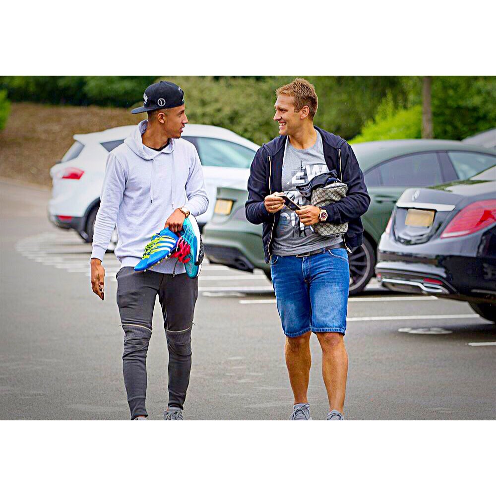 CallumRobinson7's tweet photo. What a legend &amp; role model this guy is @StanPetrov19 happy to see you back and around the place🙌🏽👏🏽🙌🏽 https://t.co/PjhOTkeqqN