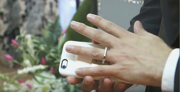 macnn's tweet image. Man &apos;marries&apos; iPhone in Las Vegas ceremony dlvr.it/Lh17gP