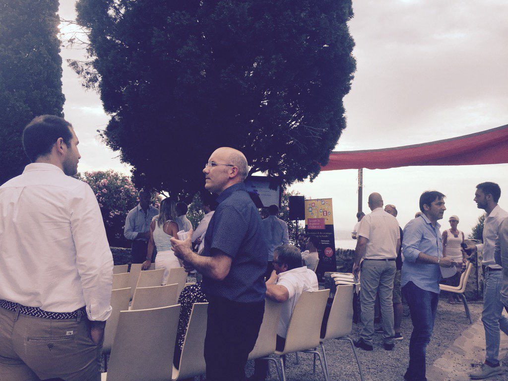 Leoz200215's tweet photo. En direct de la rencontre des entrepreneurs UPE66 #collioure #axa #business https://t.co/qDxhH7xyCs