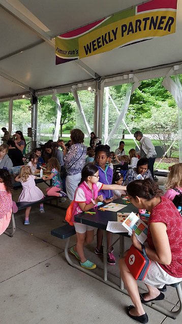 Arts &amp; crafts with our weekly partner <a href="/kidtrail/">KidTrail.com</a> #millenniumpark #familyfunfestival #art #chicago