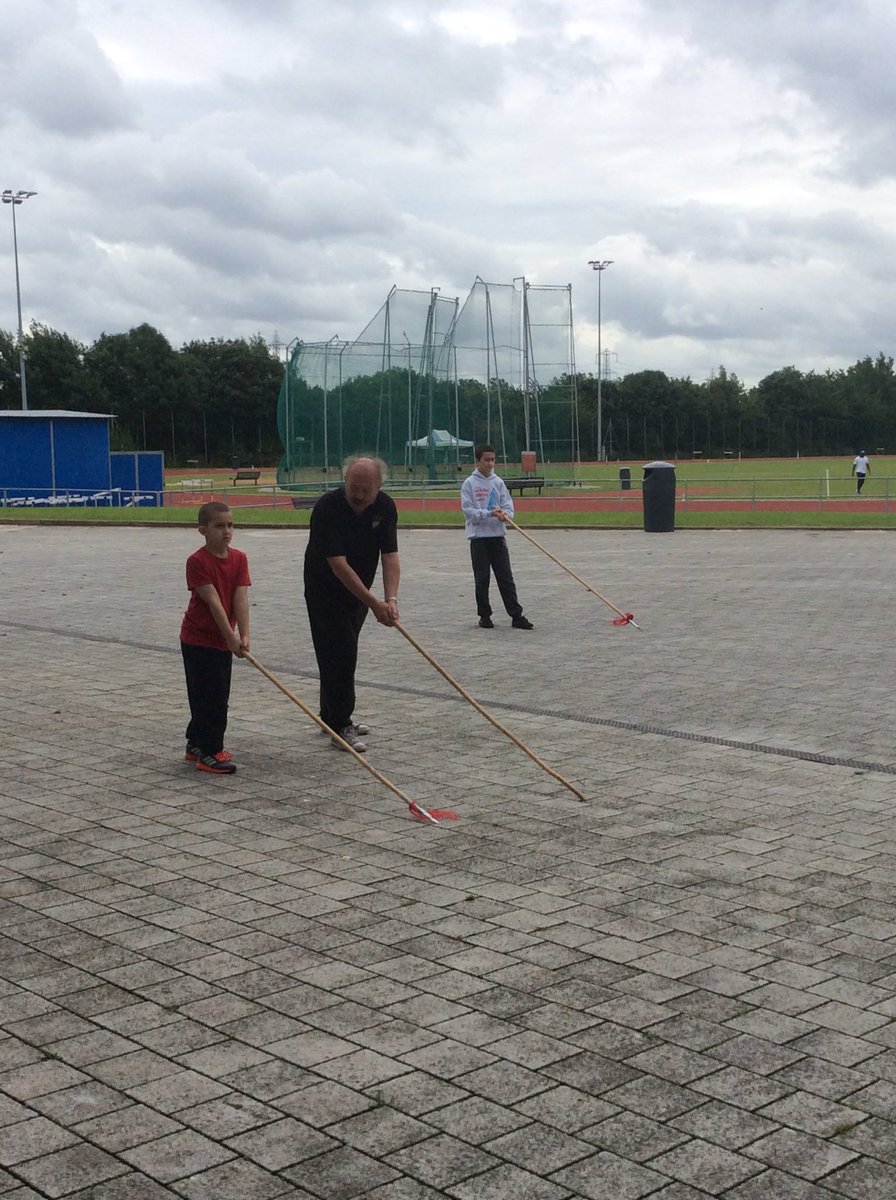 UrbanWarriors3's tweet photo. Tai Chi spear this morning #taichi #spearform #happy https://t.co/vlUYK58f9H