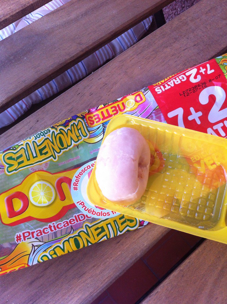 My Pinkbubble (@mypinkbubble) on Twitter photo En casa han volado los donettes de limon de la <a href="/Degustabox/">Degustabox</a> ¡el ultimo es mio! Ñam! Fresquitos estan riquísimos En casa han volado los donettes de limon de la <a href="/Degustabox/">Degustabox</a> ¡el ultimo es mio! Ñam! Fresquitos estan riquísimos
