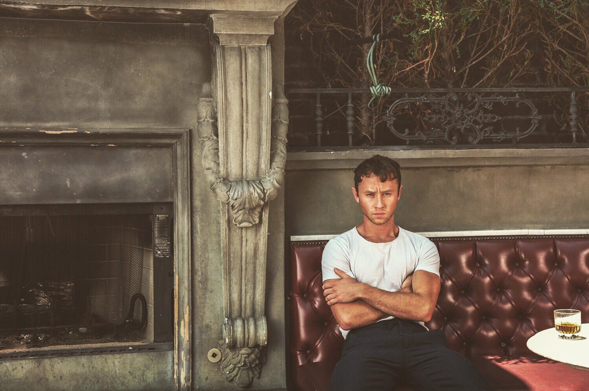 JeffreyPoss's tweet photo. Being a good actor isn't easy. Being a man is even harder. I want to be both before I'm done.#JamesDean #whisky #Man https://t.co/p30bJXvEXj