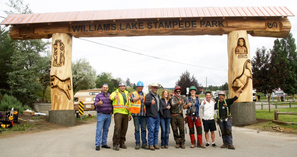 PioneerLogHomesofBC tweet media